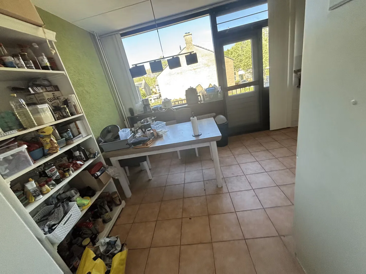 'de öğrenci dairesinde, tamamen mobilyalı kiralık oda