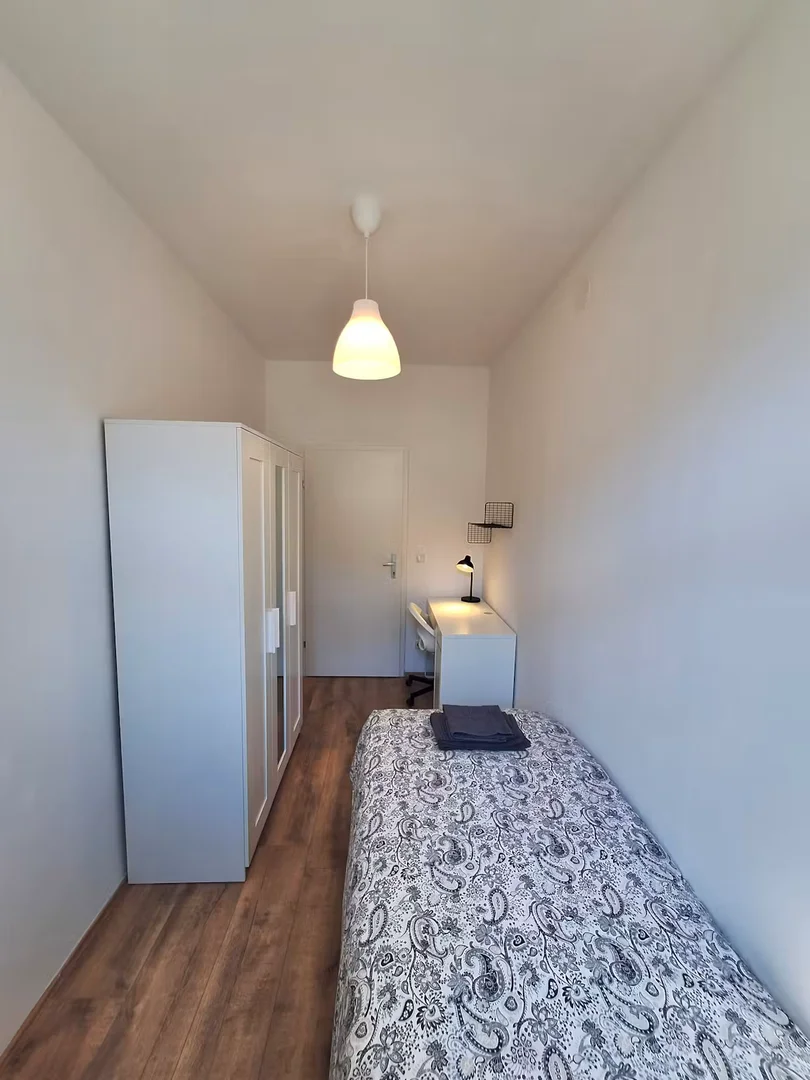 Funktionelles Studentenzimmer perfekt zum Studieren in 