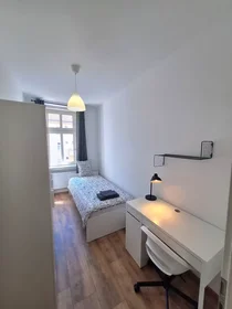 Private room at Klosterneuburger Straße, Brigittenau, image 1 of 10