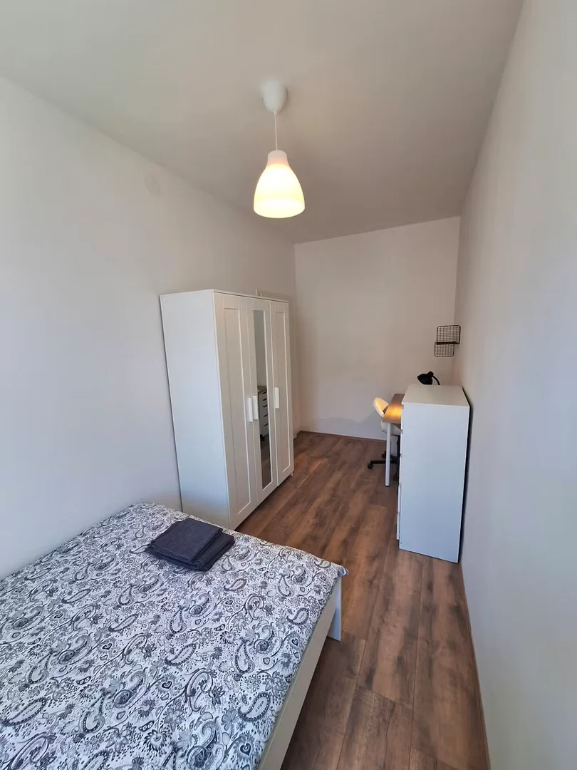 Bright and airy student room with easy university access in