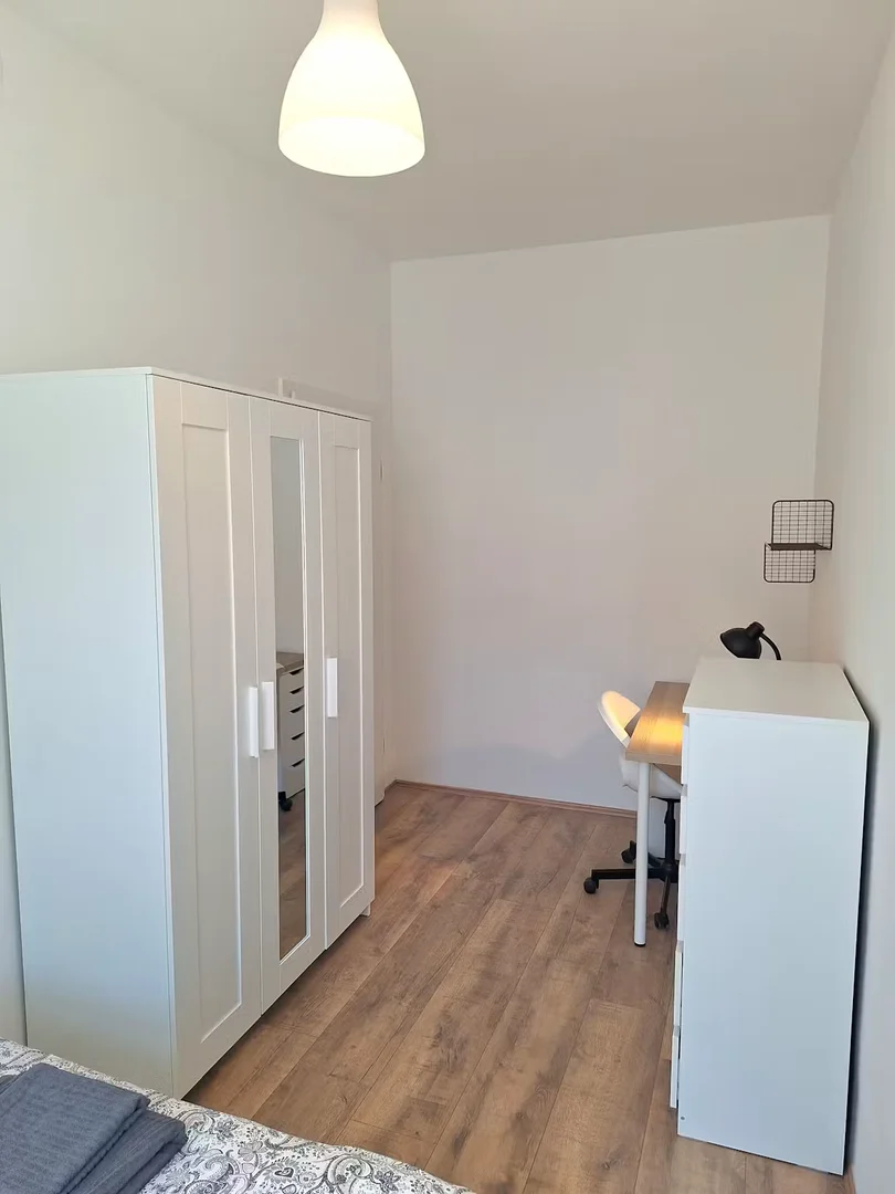 Student-friendly room in with modern amenities