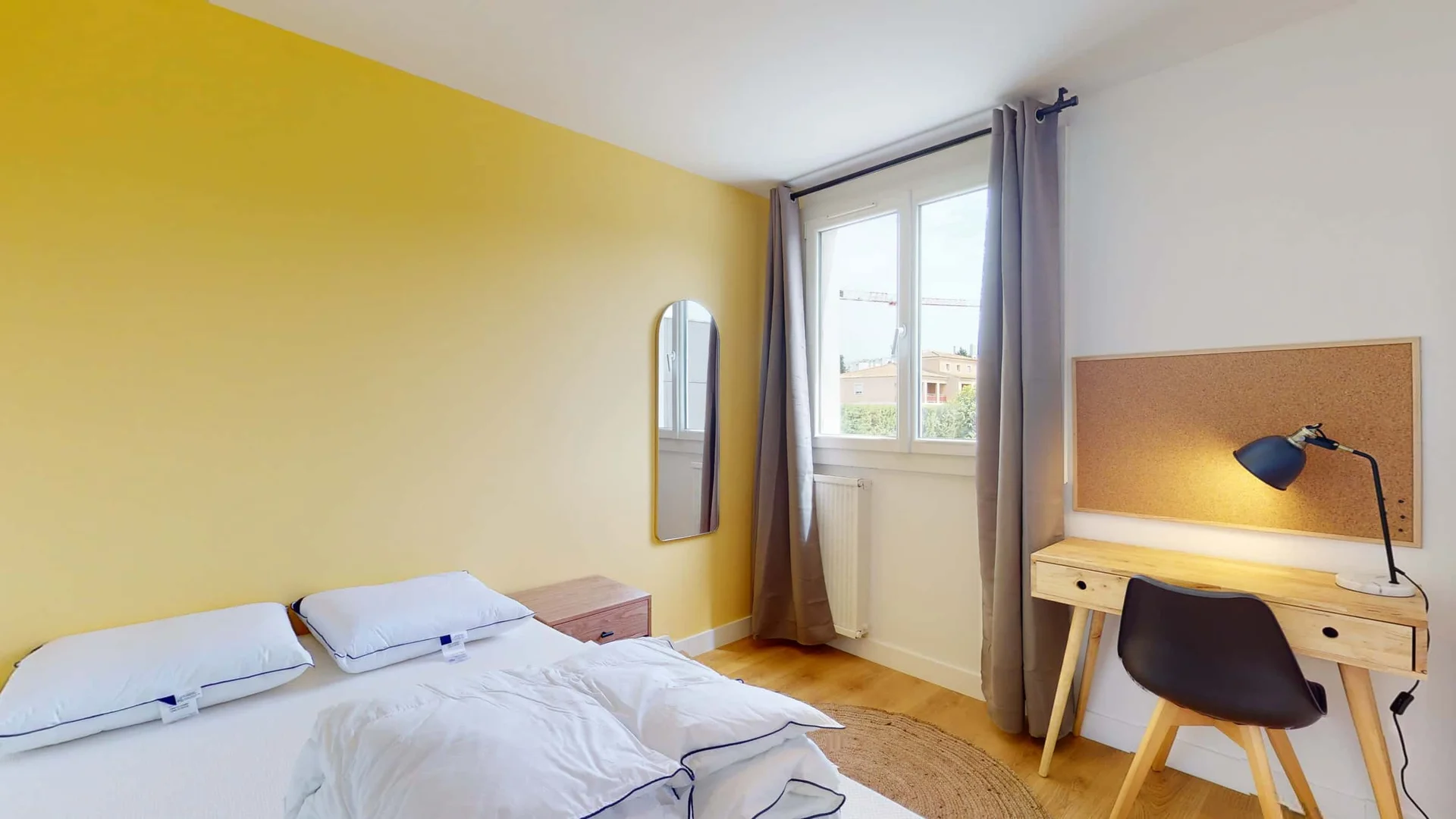 Chambre d'étudiant lumineuse et aérée avec accès facile à l'université dans 