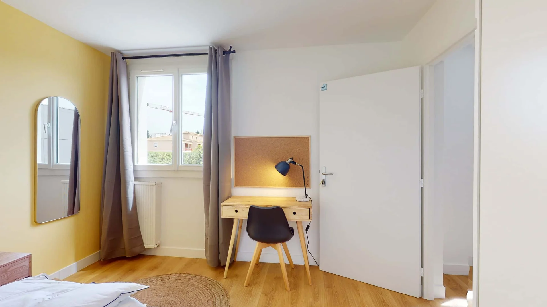 Chambre d'étudiant lumineuse et aérée avec accès facile à l'université dans 