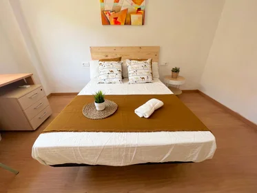 Chambre privée à Carrer d'Alfara del Patriarca, 46025 València, Valencia, Spain, image 1 de 10