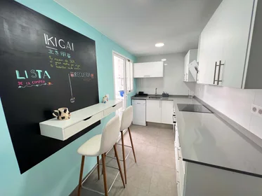 Habitación privada en Carrer d'Alfara del Patriarca, 46025 València, Valencia, Spain, imagen 17 de 29