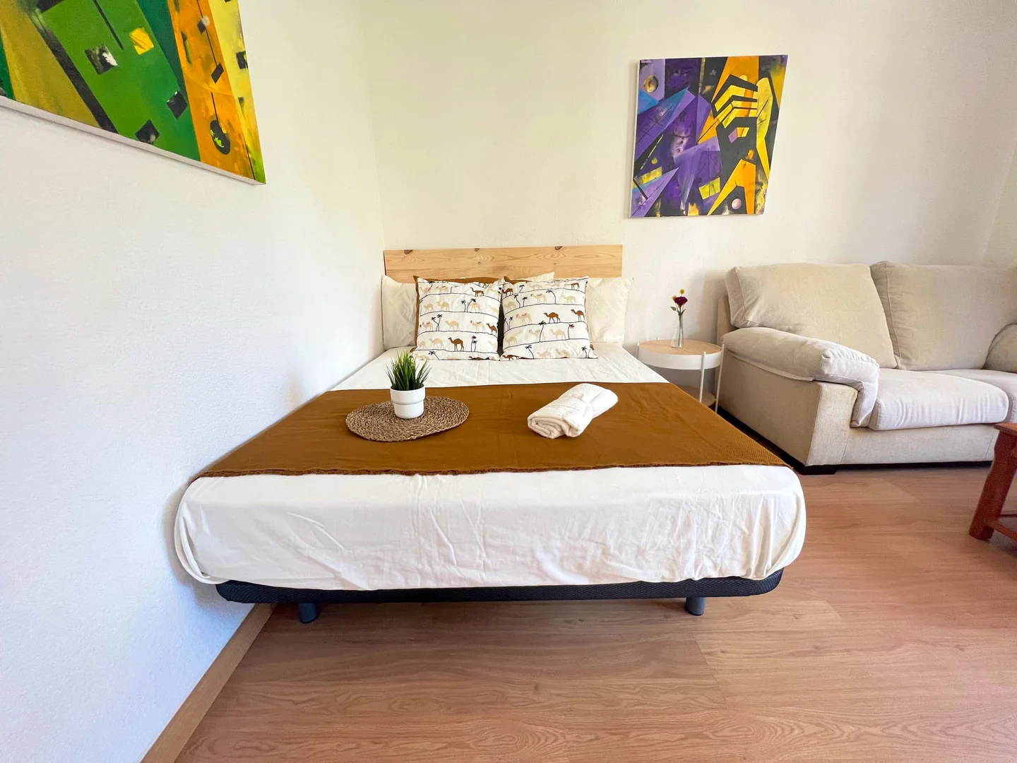 Habitación para estudiantes en  con área de estudio y facilidades compartidas