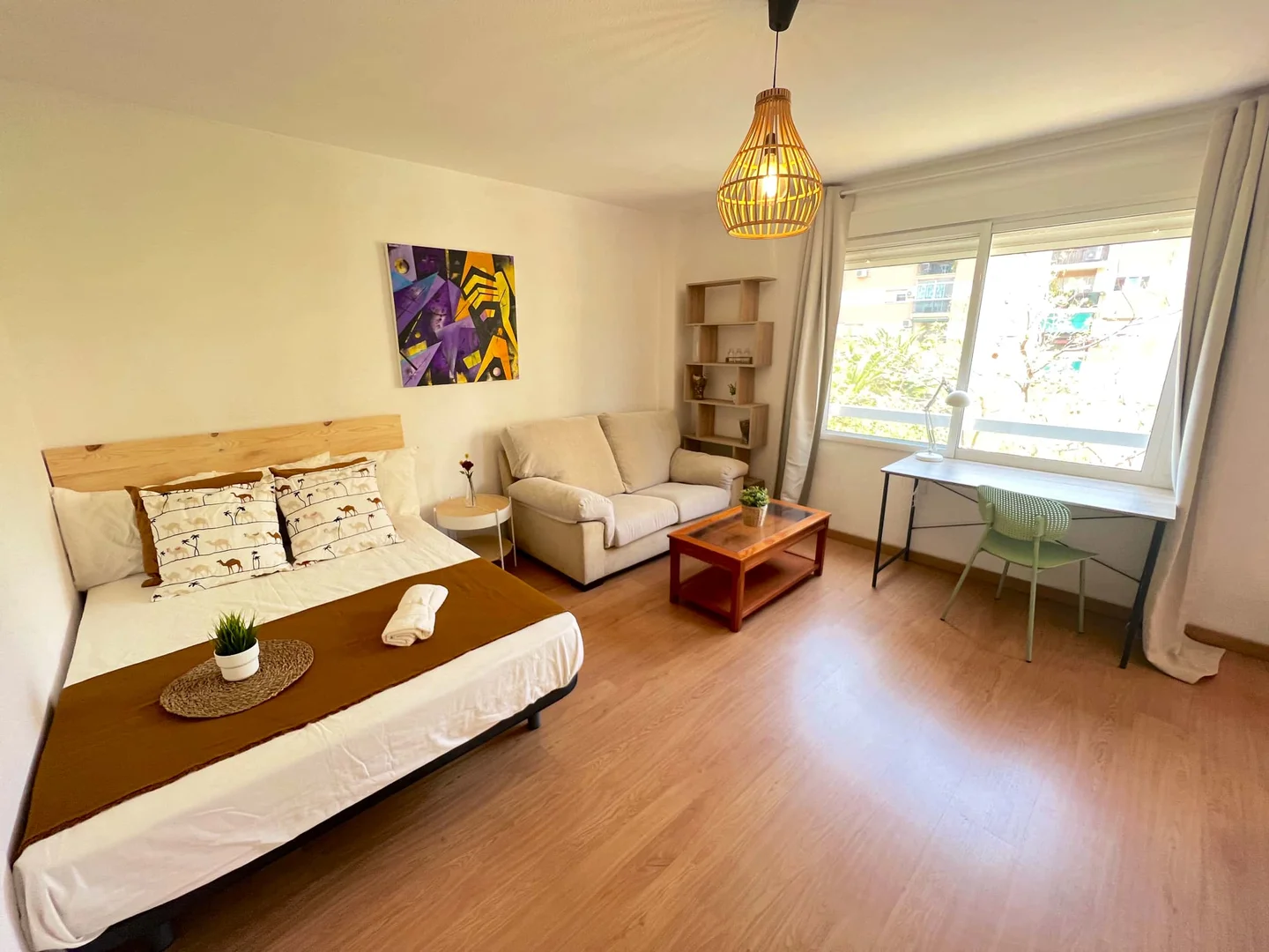 Habitación estudiantil amplia y cómoda en 