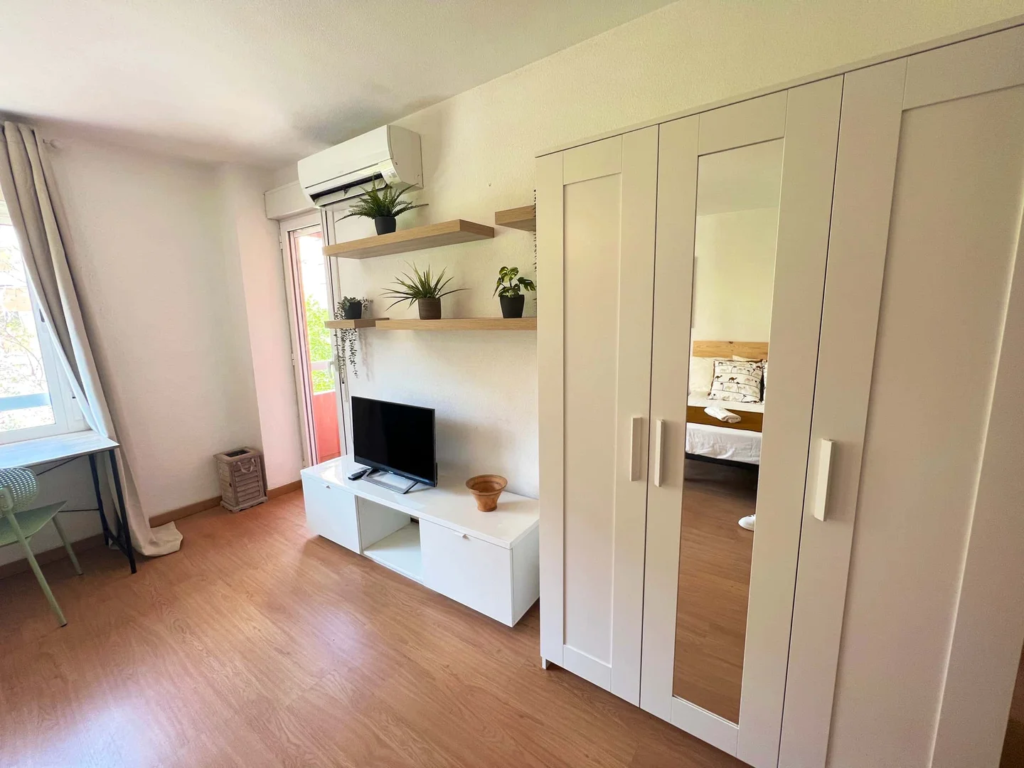 Habitación estudiantil económica con ubicación conveniente en 