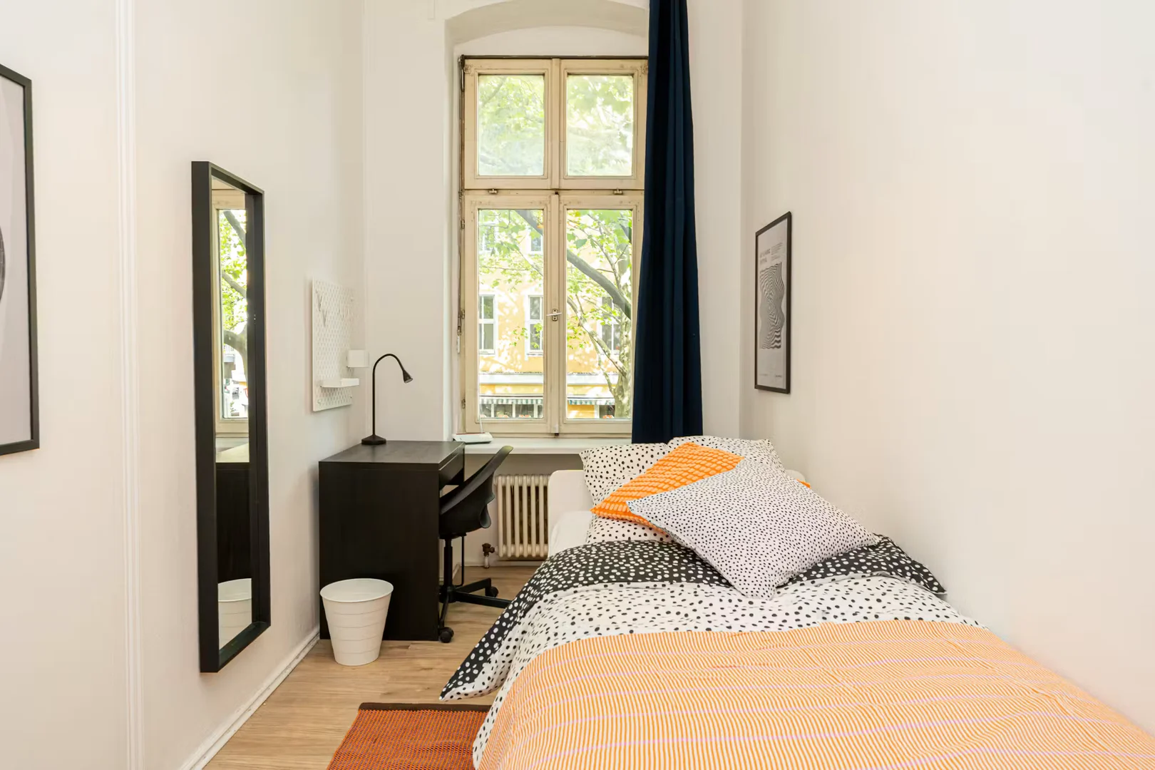 Comfortable and spacious student room in 
