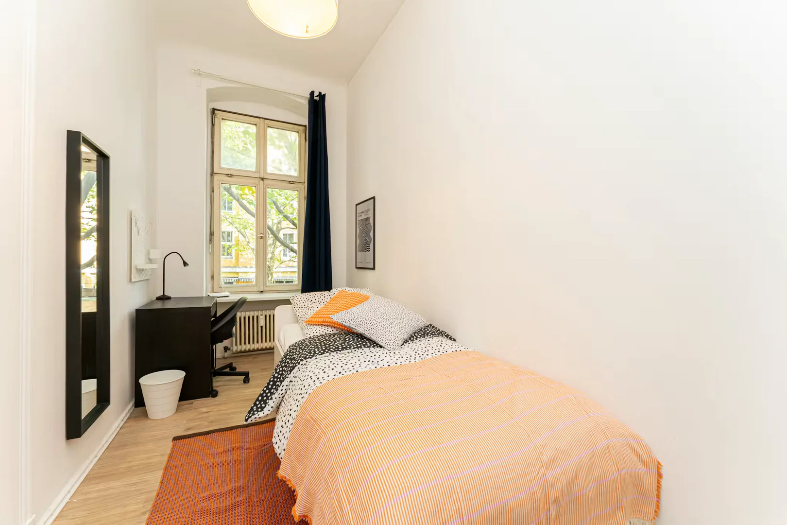 Student-friendly room in  with modern amenities
