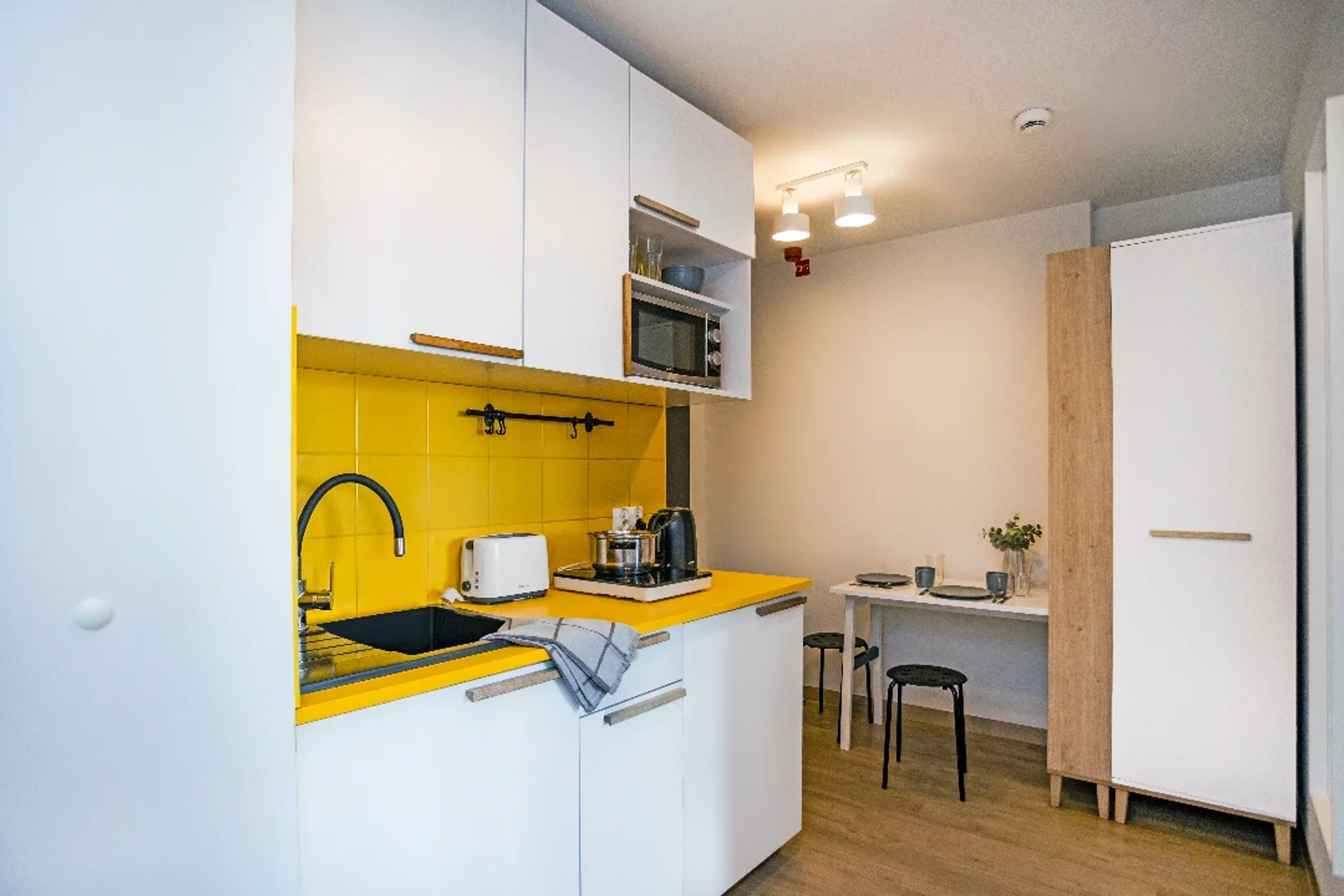 Functional student room perfect for studying in 