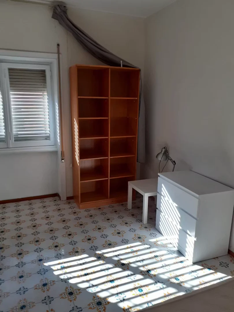 Quarto amigo do estudante em  com comodidades modernas