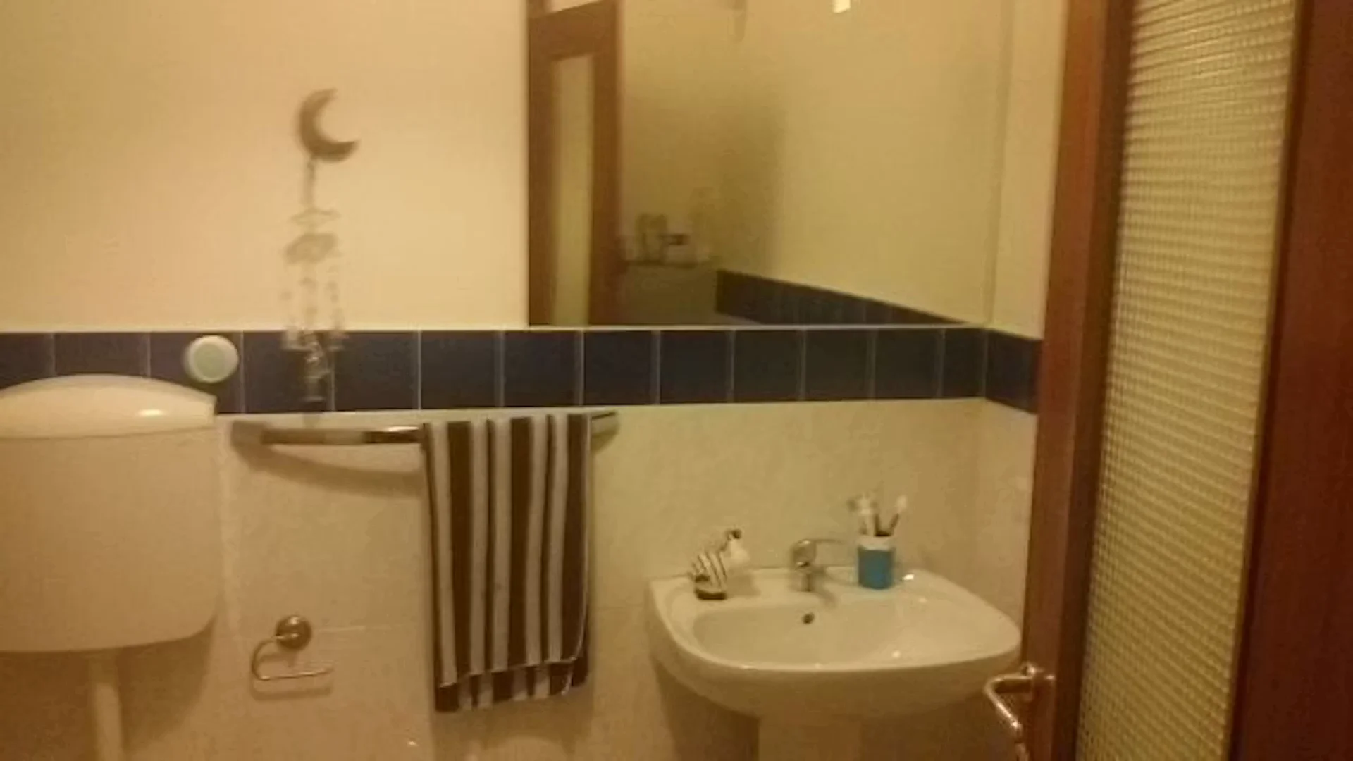 Habitación estudiantil económica con ubicación conveniente en 