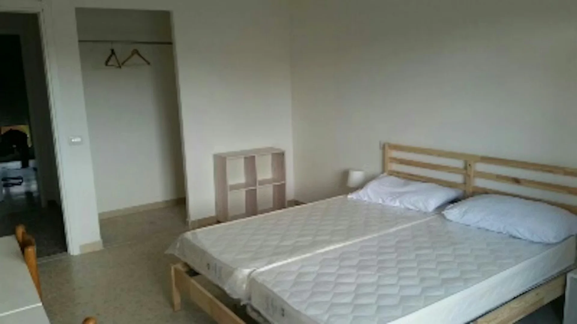 Funktionelles Studentenzimmer perfekt zum Studieren in 