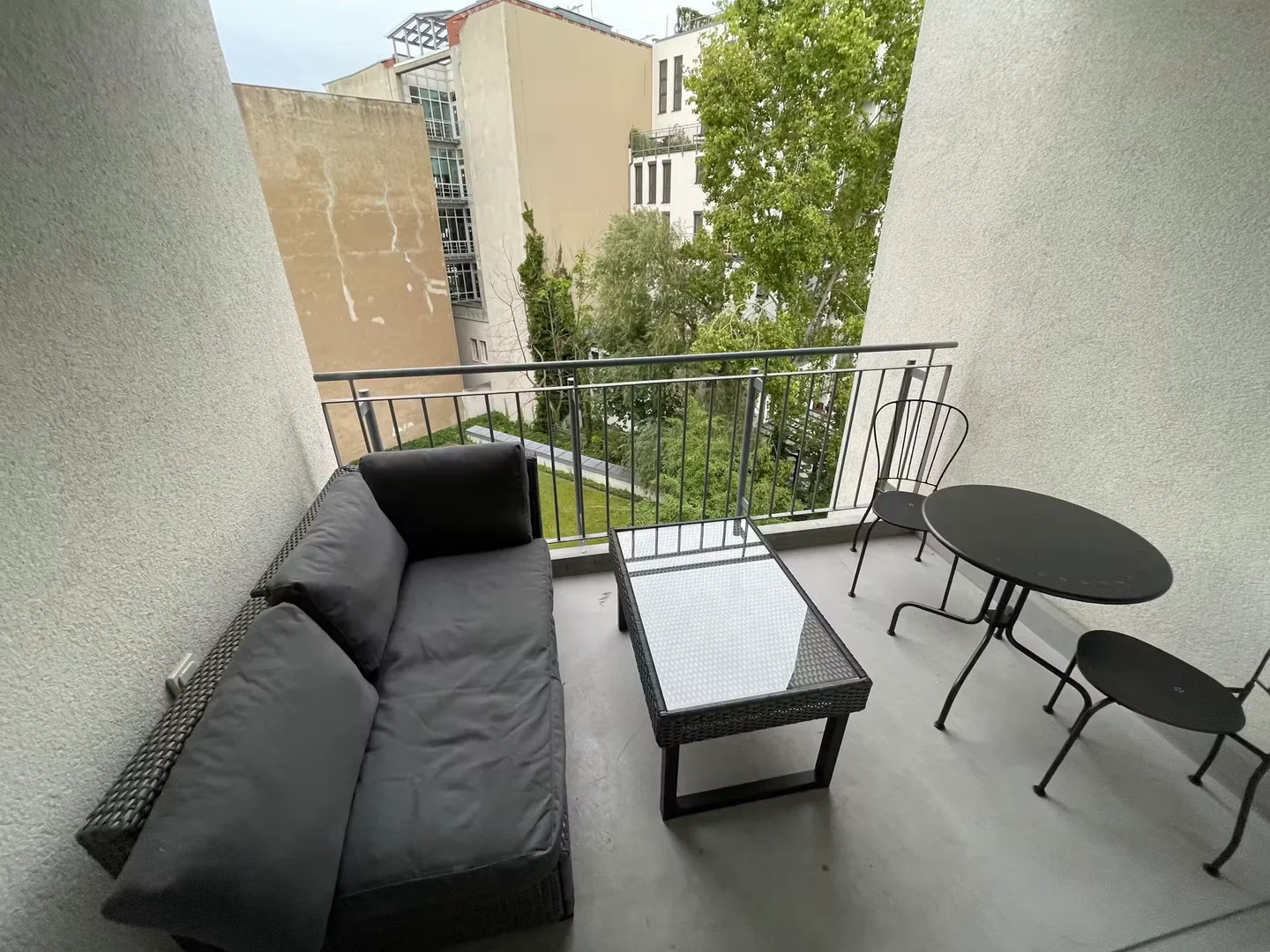 Neue Grünstraße, Mitte
