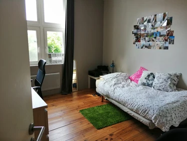 Renting rooms by the month in Tournai