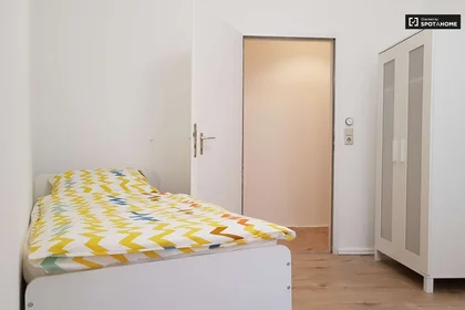 Habitación privada en Lübbener Str. 15, 10997 Berlin, Germany, imagen 1 de 10