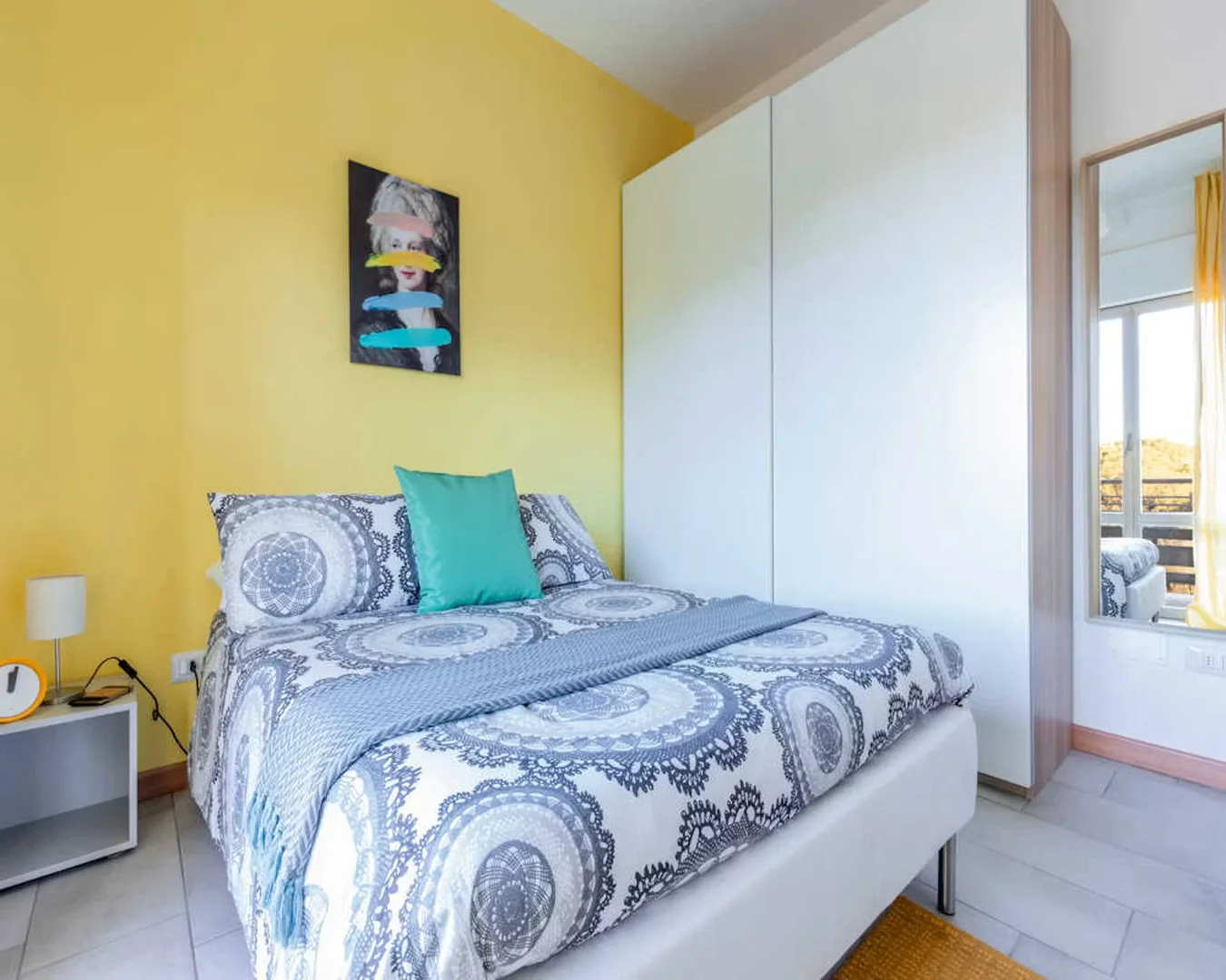 Chambre d'étudiant à avec espace d'étude et installations communes