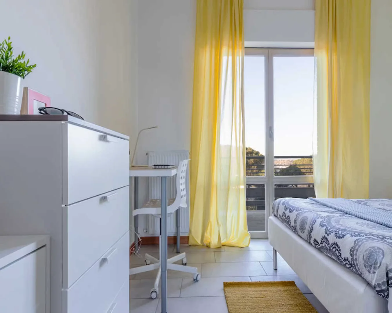 Chambre d'étudiant économique avec emplacement pratique dans
