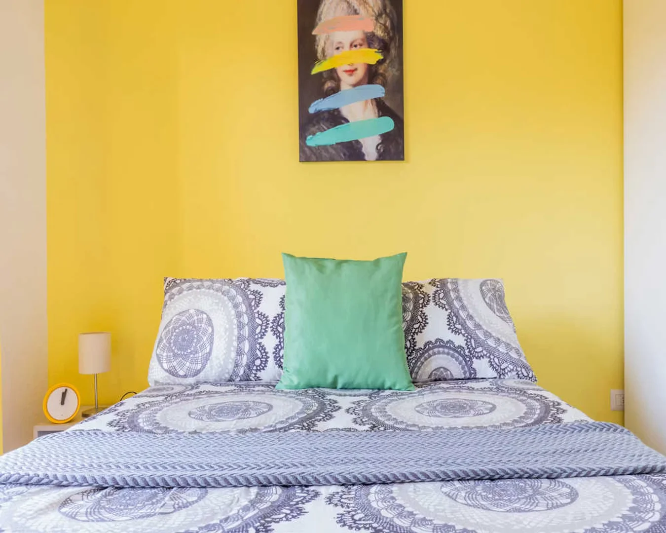 Chambre confortable pour étudiants disponible dans