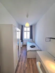 Private room at Klosterneuburger Straße, Brigittenau, image 1 of 10