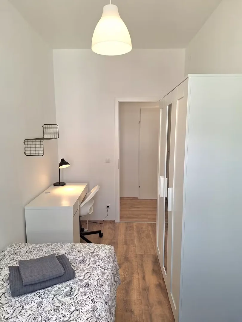 Student-friendly room in  with modern amenities