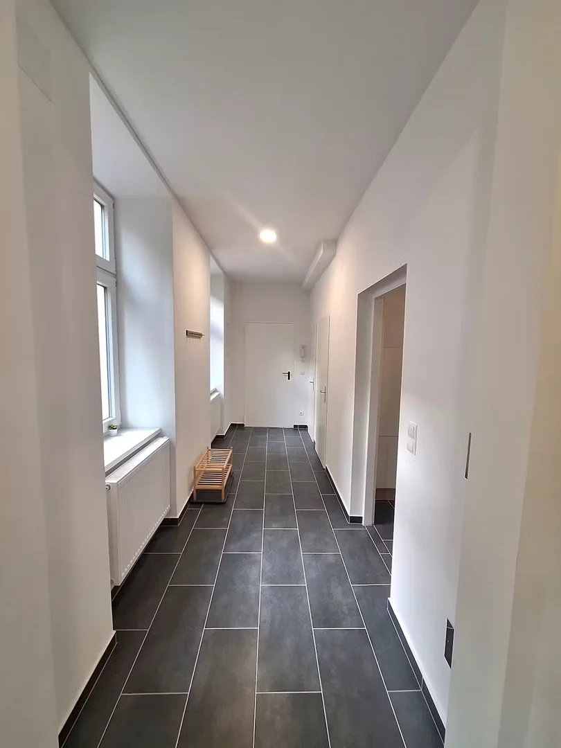 Comfortable and spacious student room in 