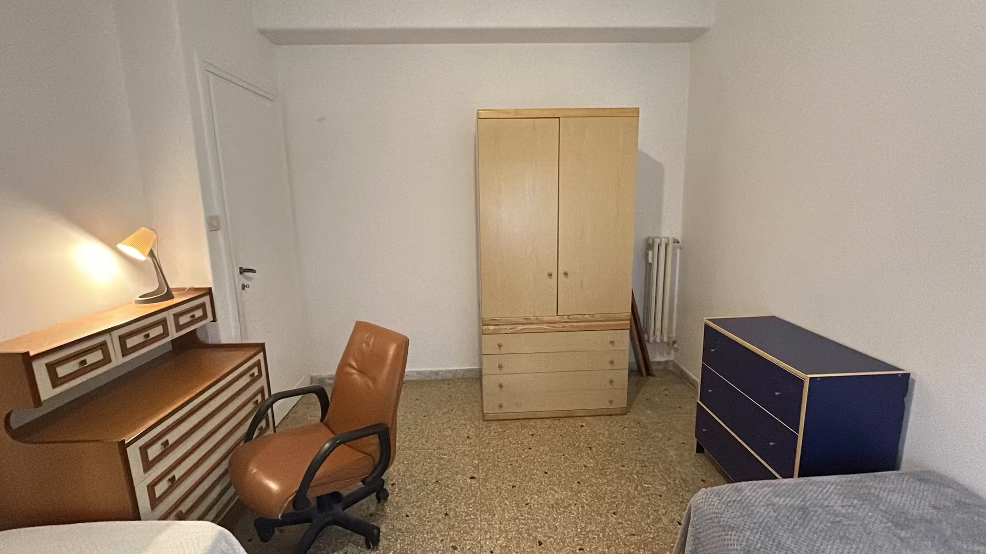 'da çalışma alanı ve ortak tesisler bulunan öğrenci odası