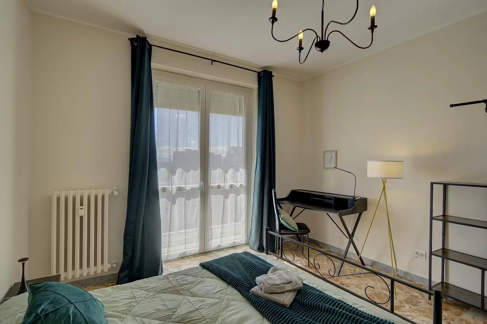 Quarto de estudante económico com localização conveniente em