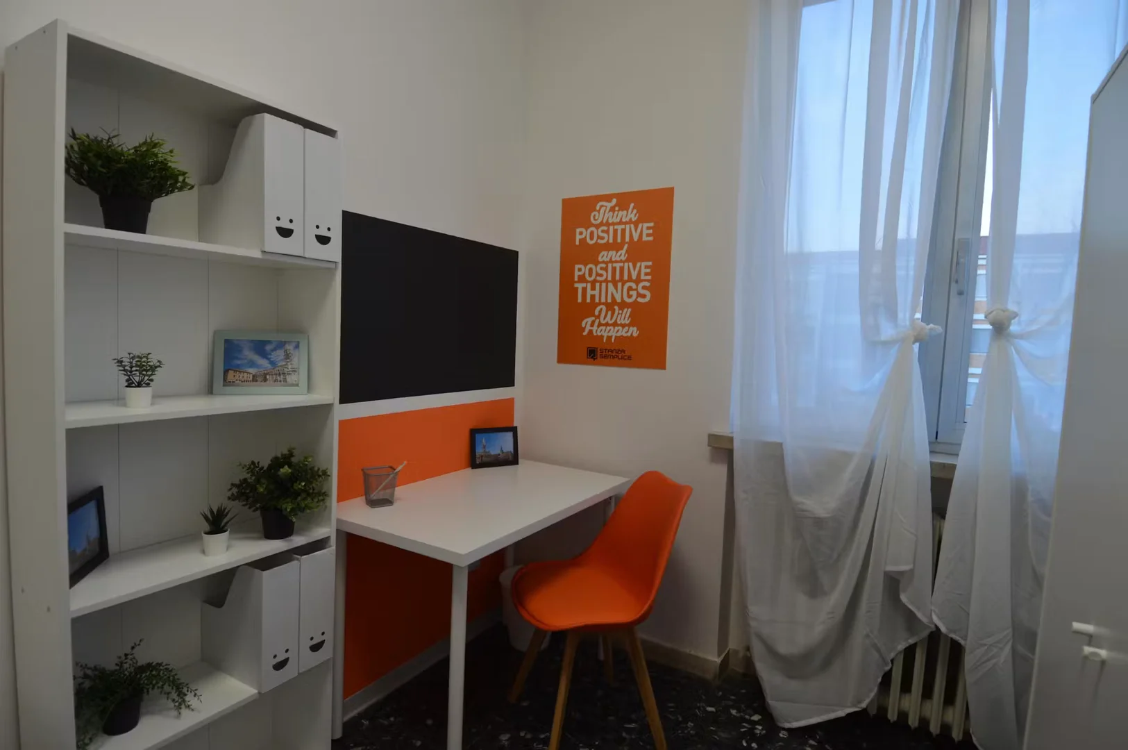 Helles und luftiges Studentenzimmer mit einfachem Zugang zur Universität in 