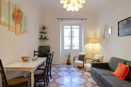 Moderne und helle Wohnung in Genova