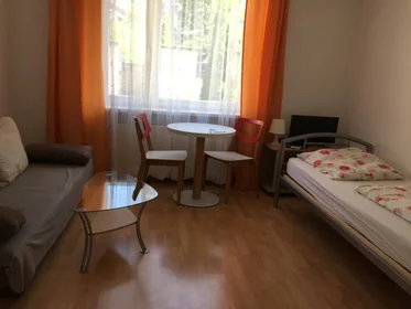 Logement entier à Lerchenauer Straße, Schwabing, image 1 de 10