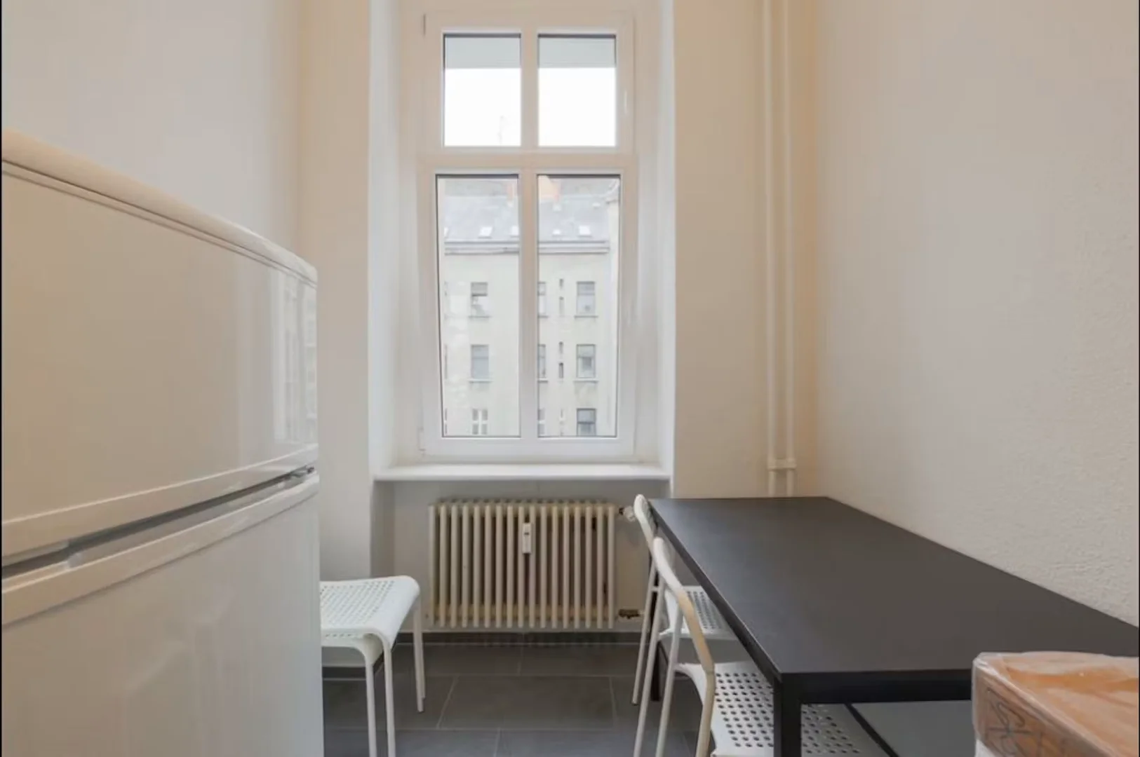 Chambre conviviale pour les étudiants dans  avec des équipements modernes