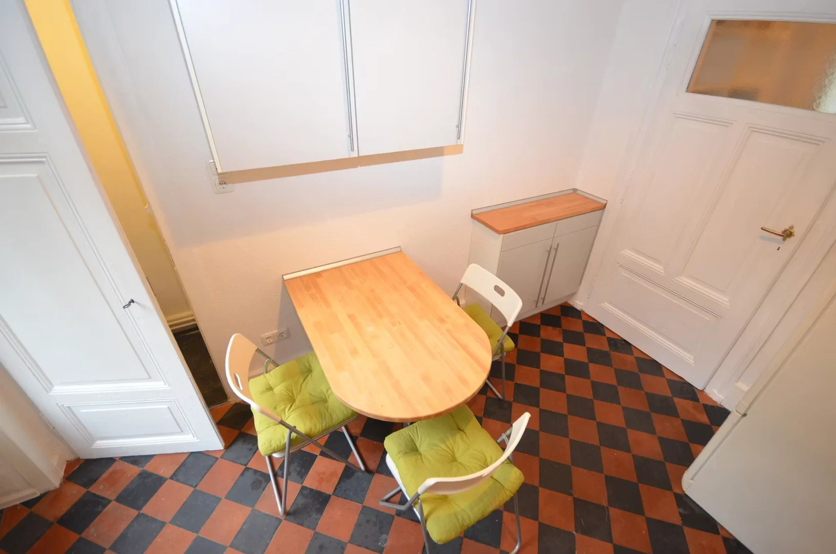 Zimmer in Studentenwohnung in  zu vermieten, voll möbliert