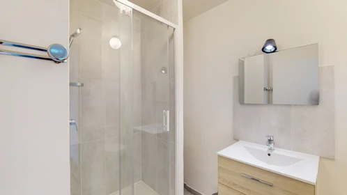 Quarto privado em residência em 13 boulevard Robert Schuman, imagem 30 de 32