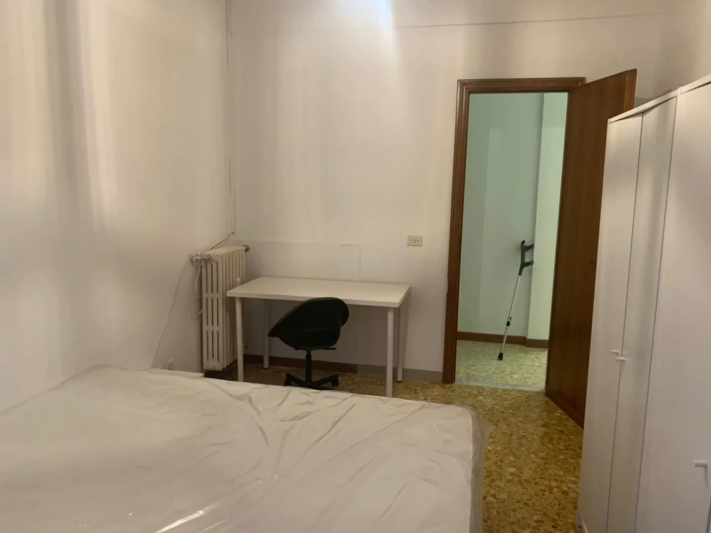 Habitación estudiantil económica con ubicación conveniente en
