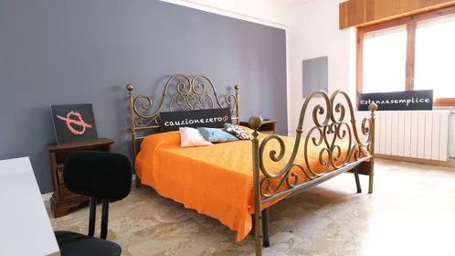 Habitación en alquiler con cama doble Sassari