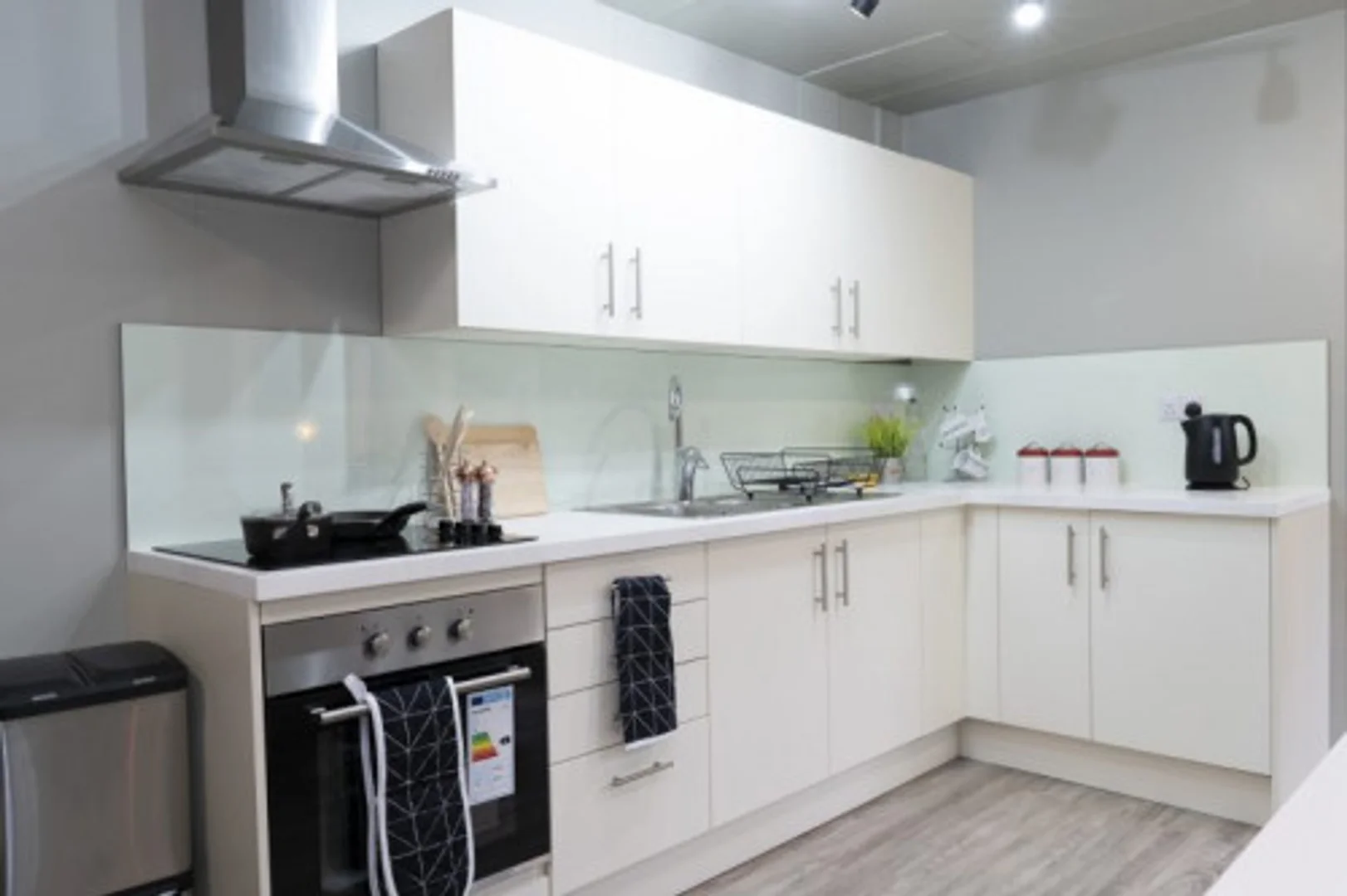 Habitación para estudiantes en  con área de estudio y facilidades compartidas