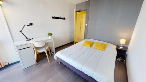 Prywatny pokój 32 Rue De La Baïsse, obraz 1 17