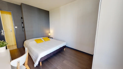 Prywatny pokój 32 Rue De La Baïsse, obraz 2 17