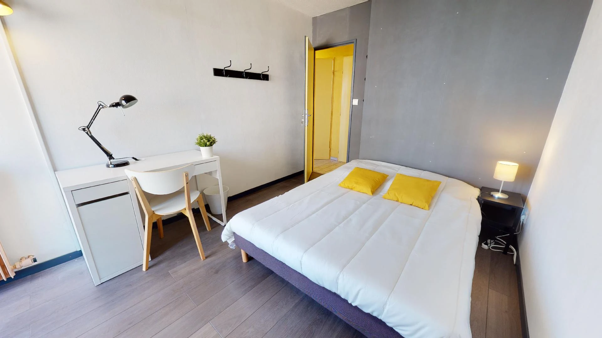 Student-friendly room in with modern amenities