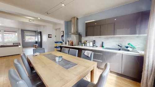 Chambre privée à 16 Rue Du Sergent Blandan, image 1 de 10