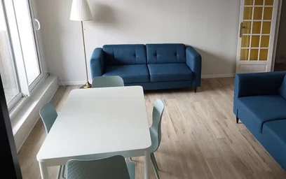 Habitación en alquiler con cama doble {area}