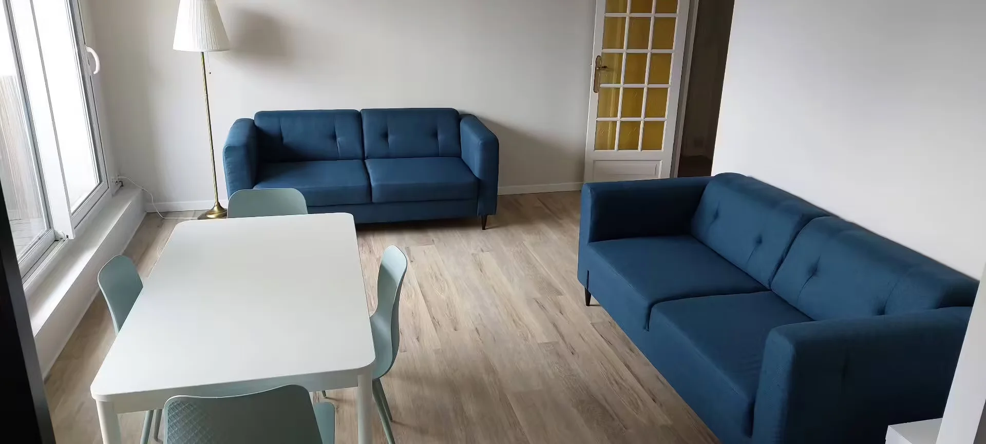 Habitación estudiantil luminosa y aireada con fácil acceso a la universidad en 
