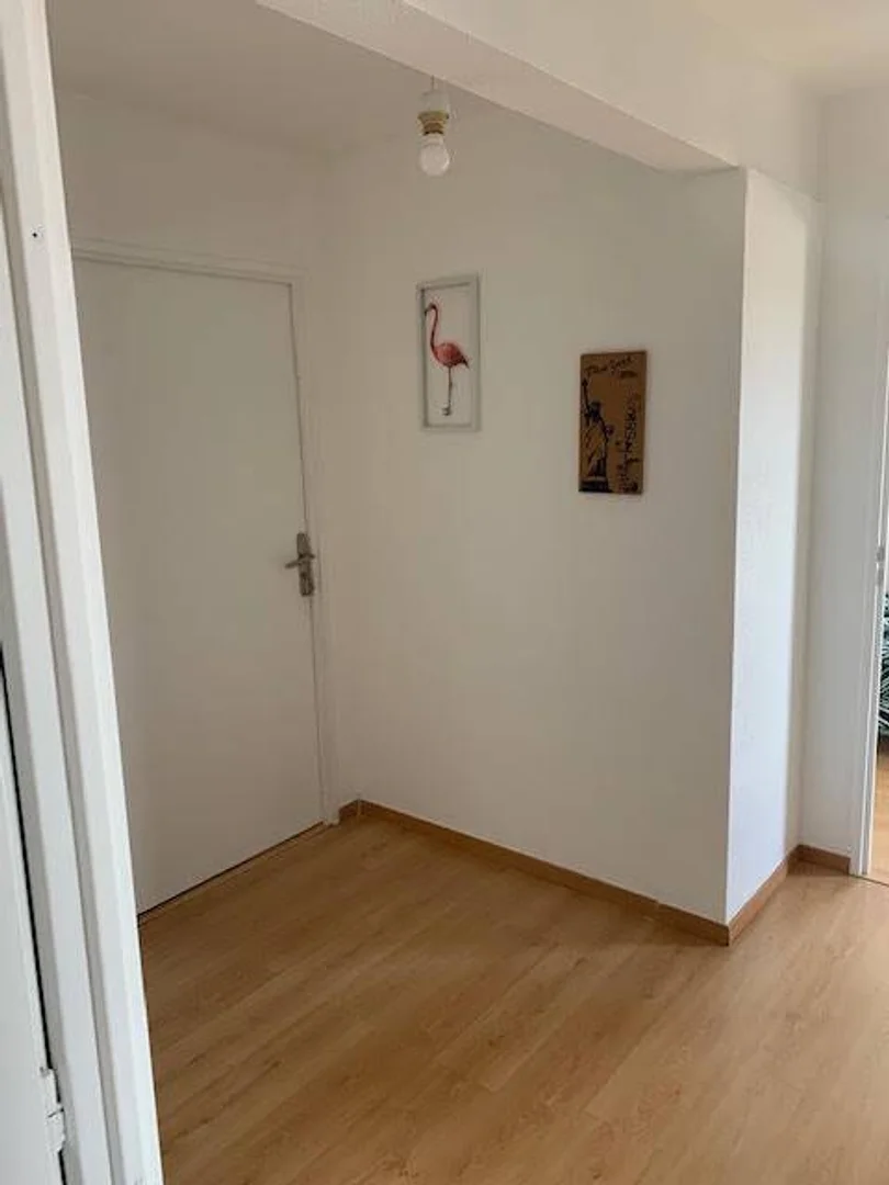  bölgesinde uygun konuma sahip ekonomik öğrenci odası