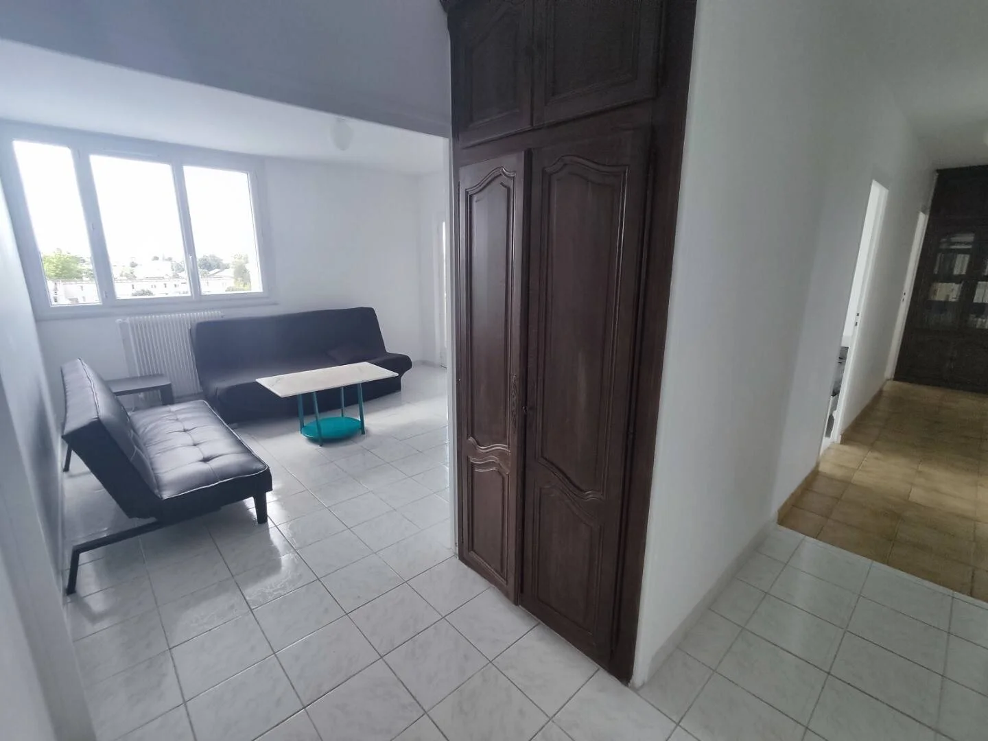 Quarto de estudante económico com localização conveniente em 