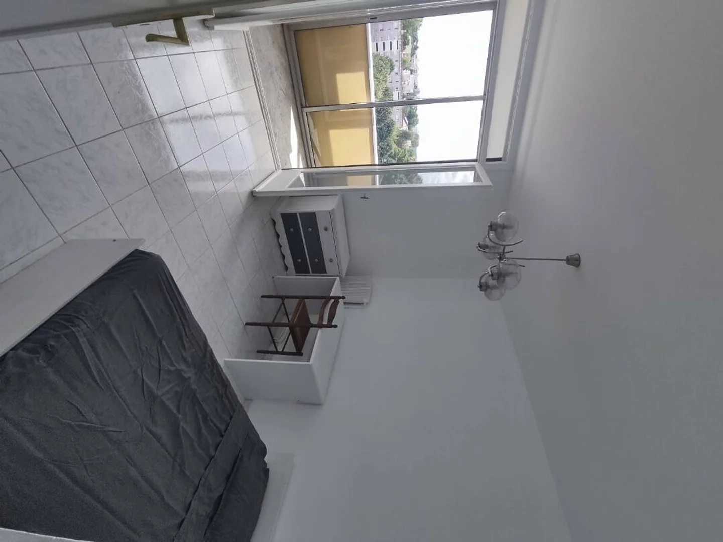 Quarto de estudante confortável e espaçoso em 