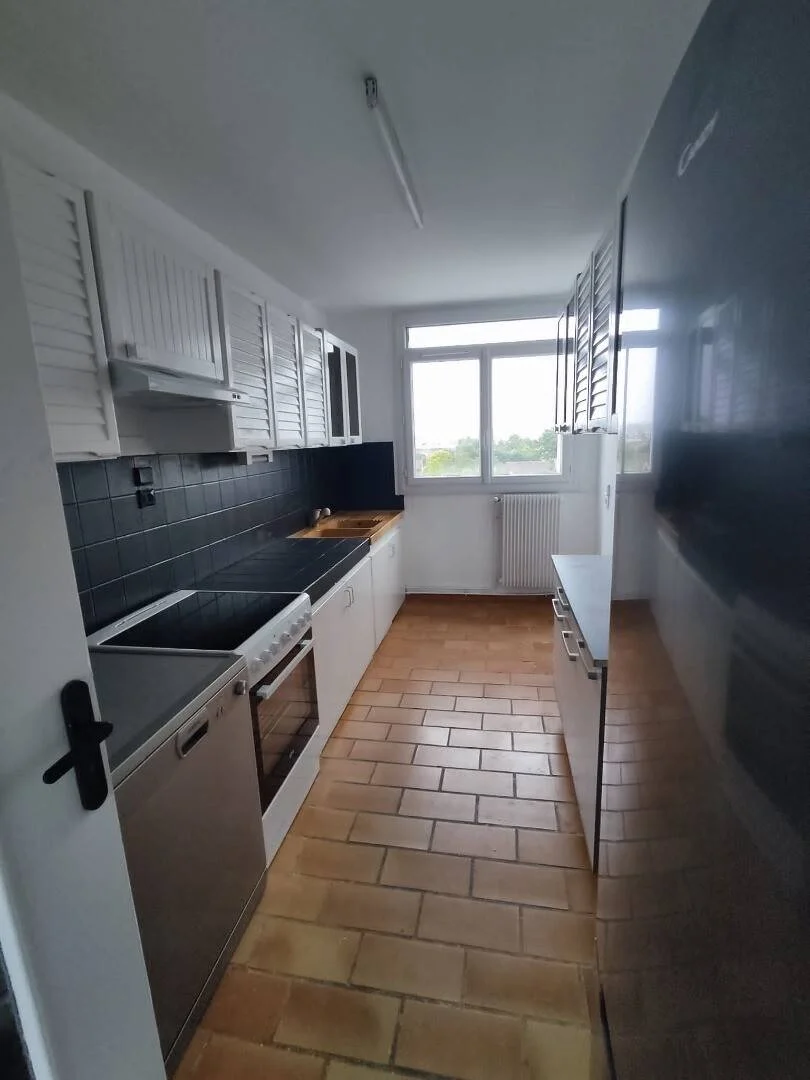 Quarto de estudante económico perto do campus em 