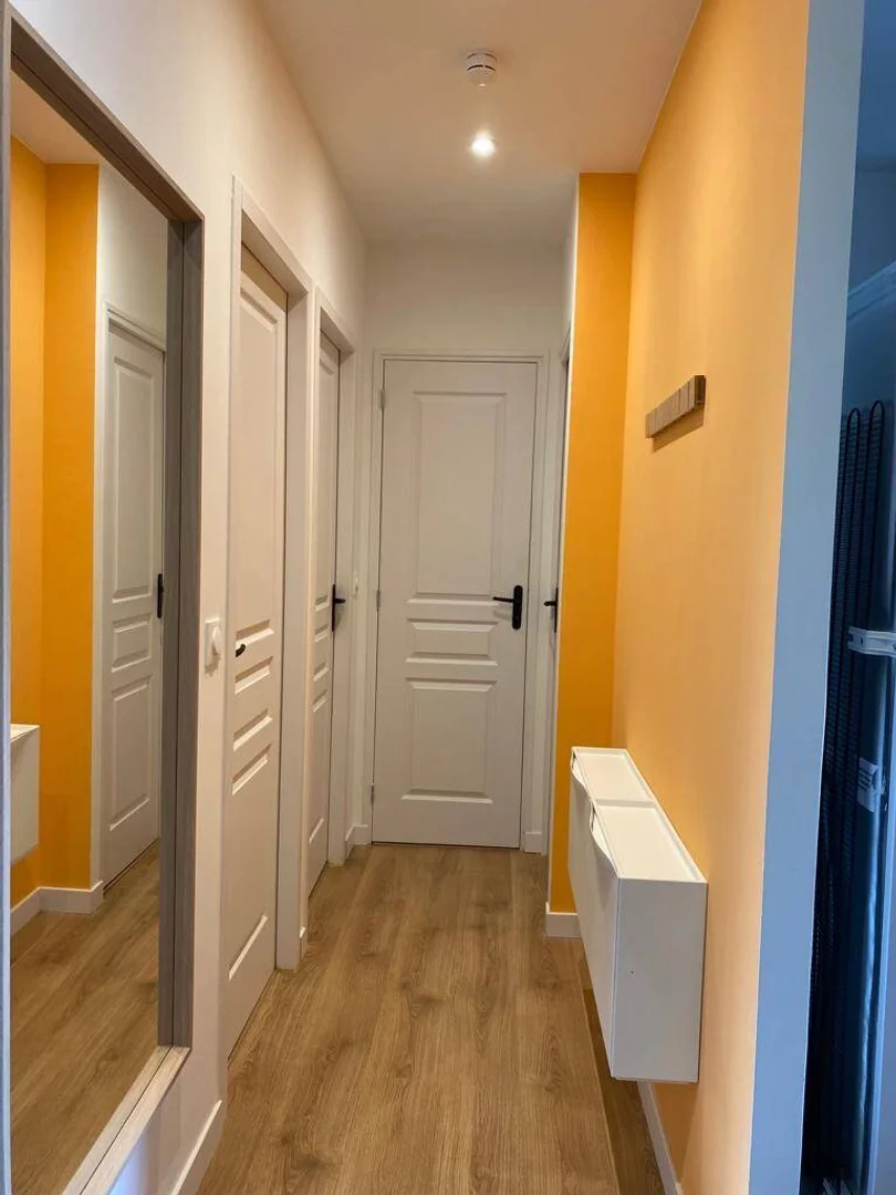 Comfortable and spacious student room in 