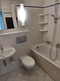 Quarto privado em Kleine Alexanderstraße, Mitte, imagem 4 de 10